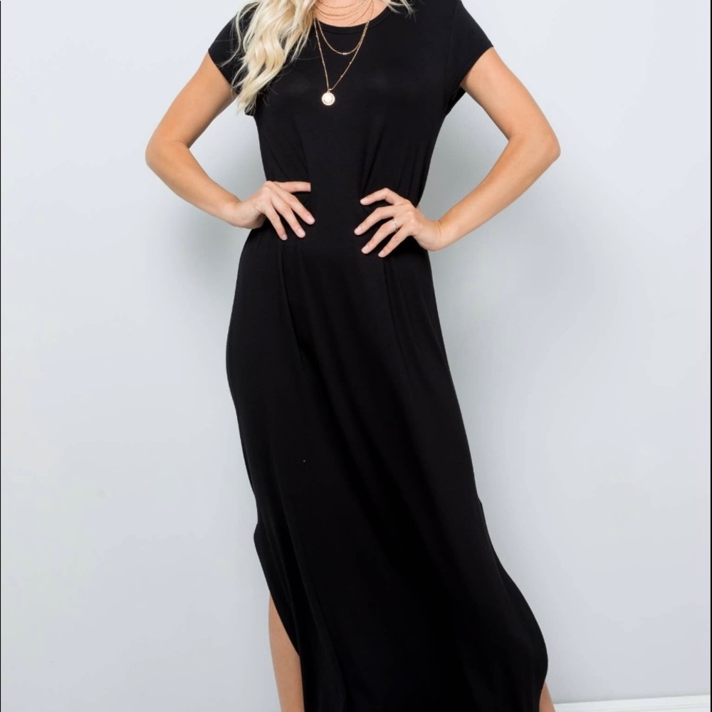 Short sleeve maxi dress with side slit